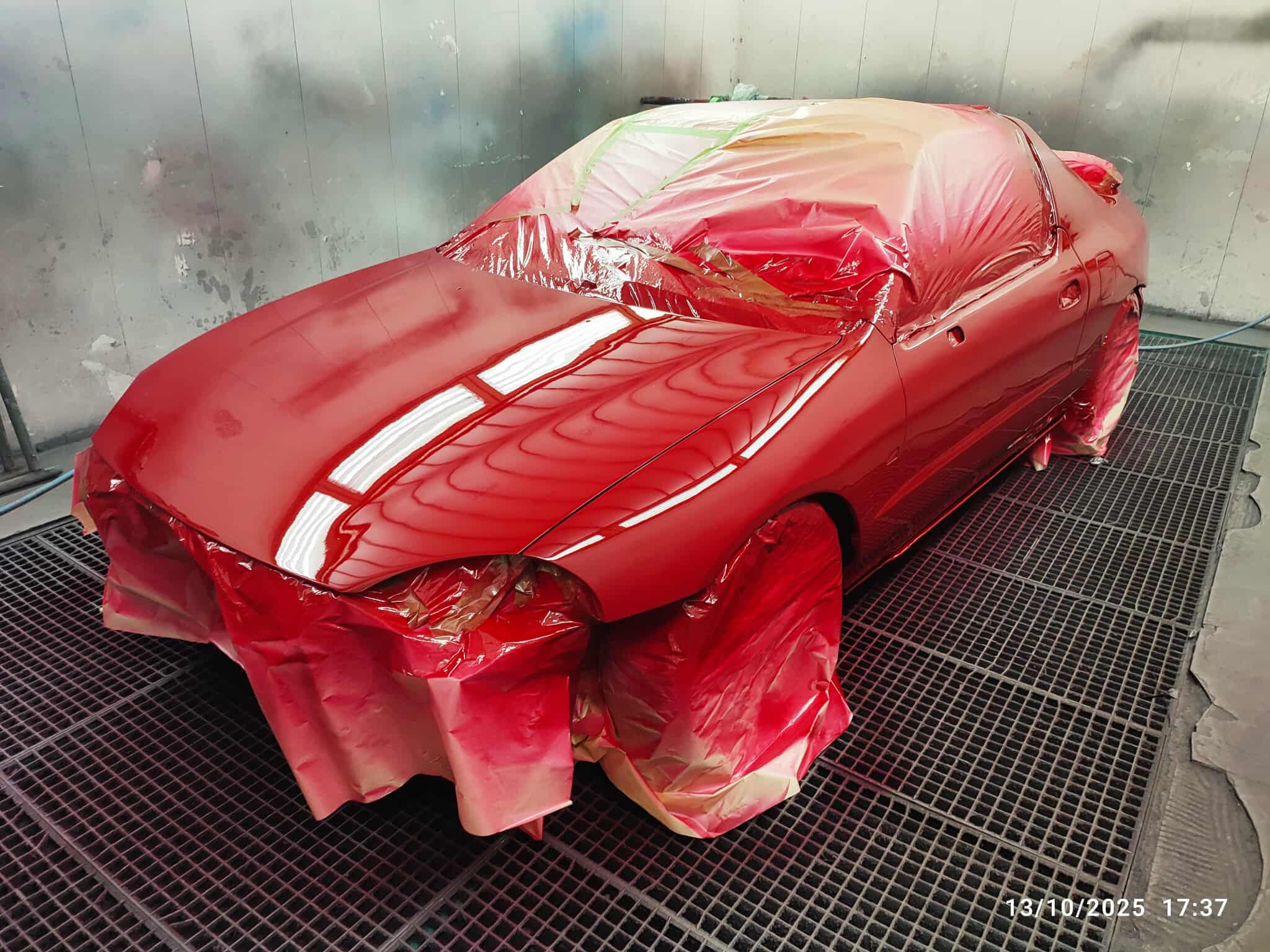 Peinture – voiture en cabine, vue avant (13/10/2025)