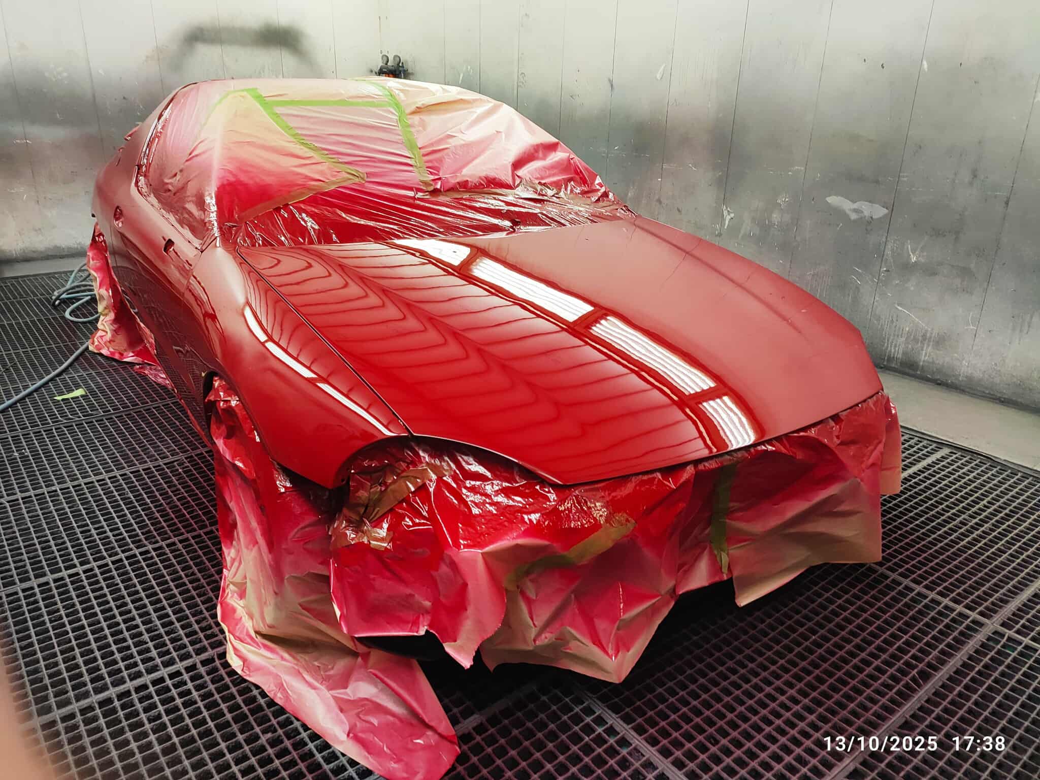 Peinture – voiture en cabine, vue arrière (13/10/2025)
