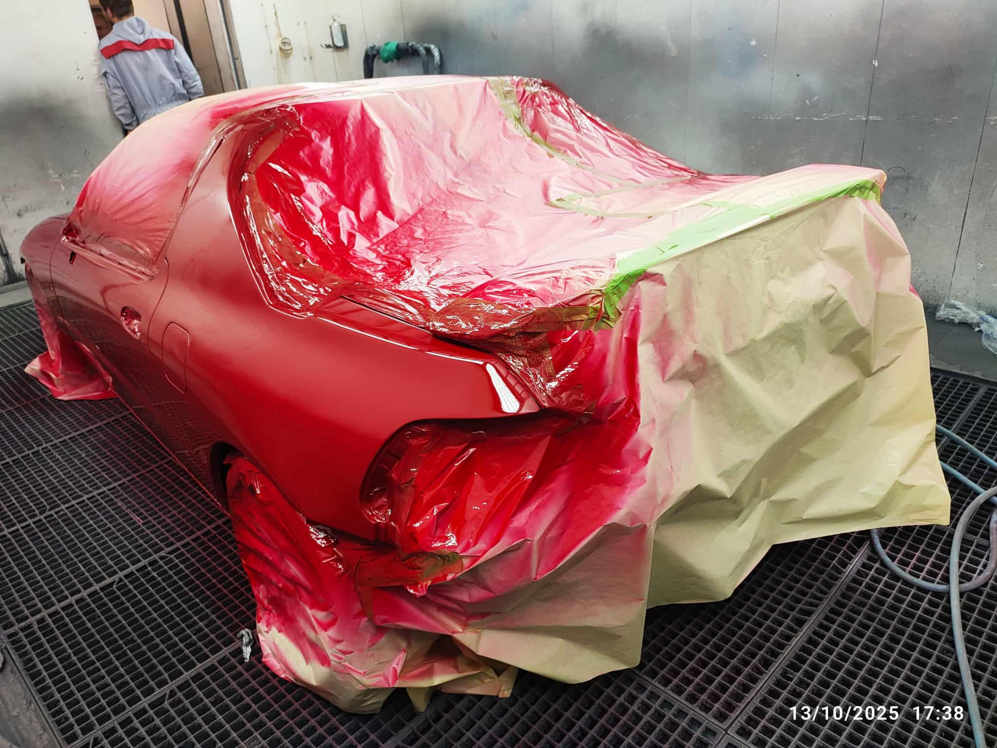 Peinture – voiture en cabine, vue latérale (13/10/2025)